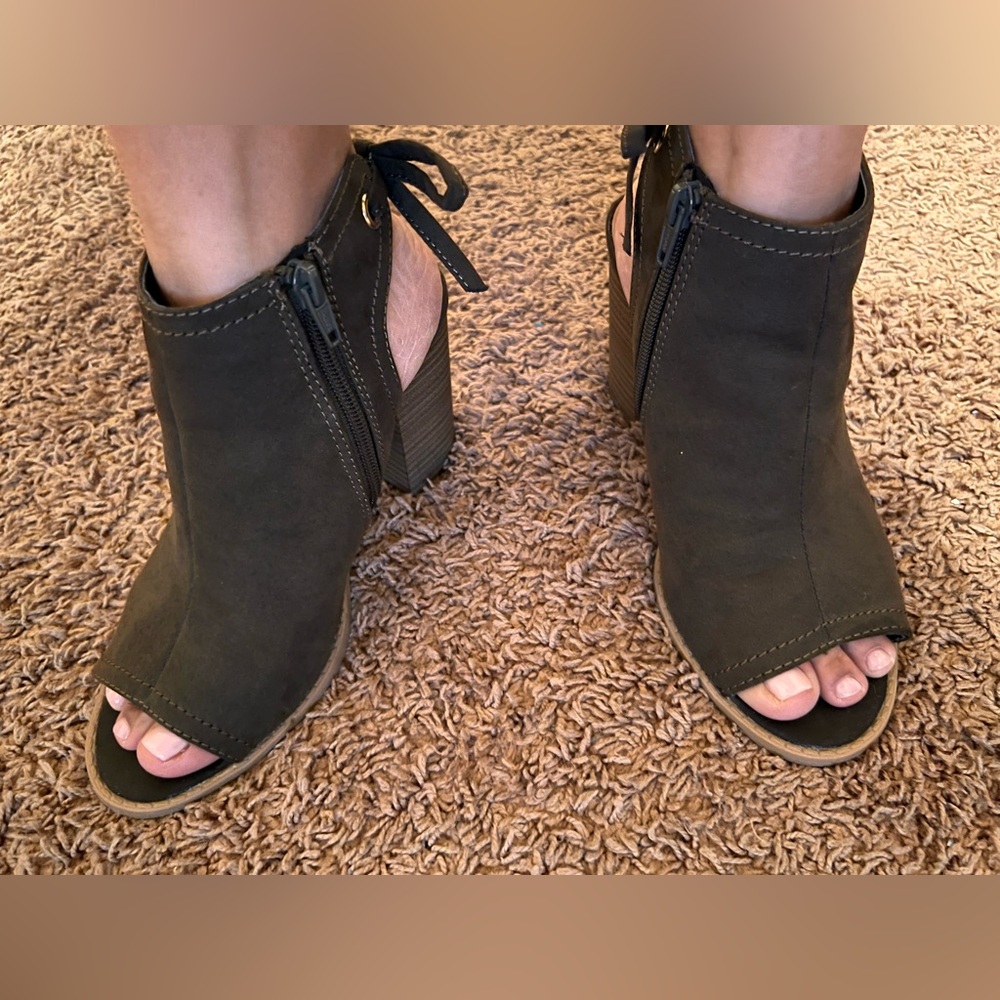 Lauren Conrad -ankle booties